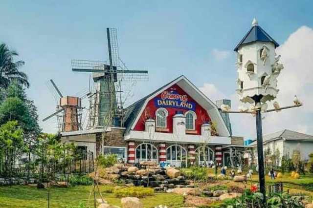 Mengapa Cimory on the Valley Selalu Ramai Pengunjung? Ini Daya Tariknya